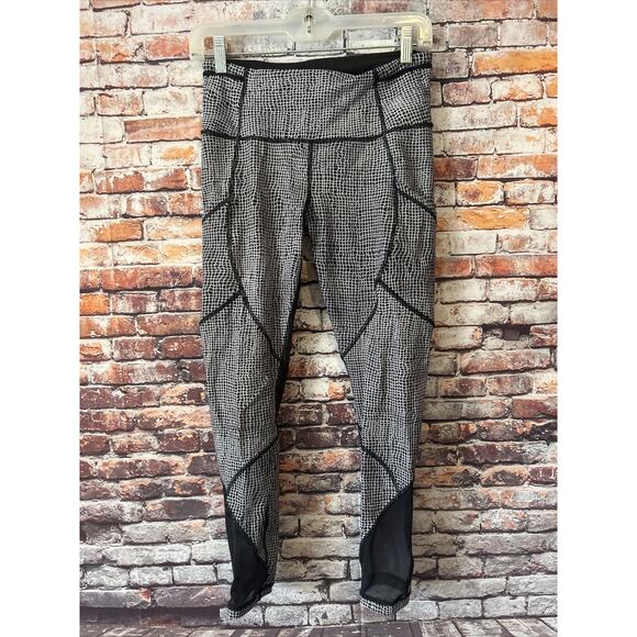 LULULEMON Legging pants Black White Outrun Tight Printed Women's size 6 - Picture 1 of 8